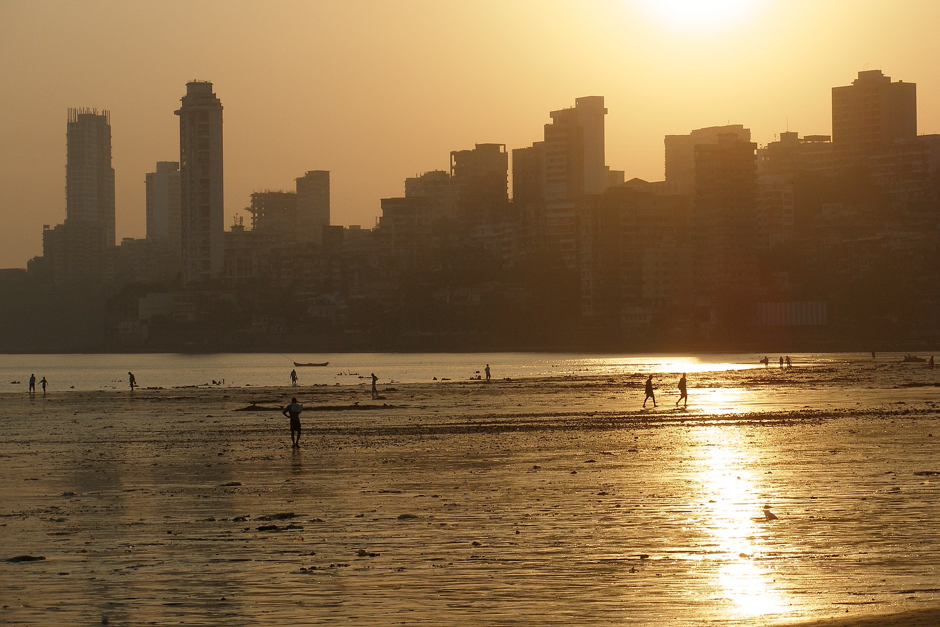 Skyline von Mumbai bei Sonnenuntergang